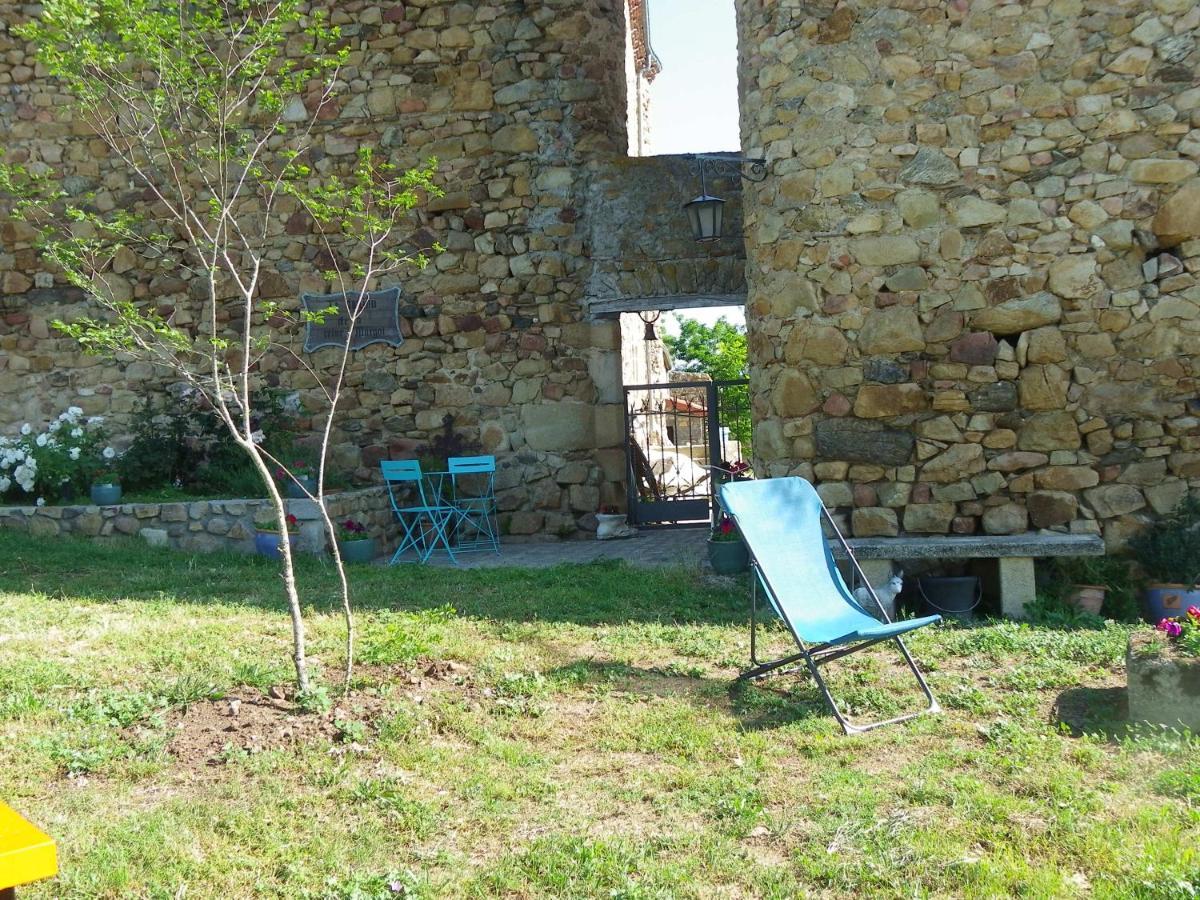 Bed and Breakfast Le Donjon De La Reine Margot Beaumont  Exteriér fotografie